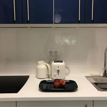 Studio, 11, Parc De Belleville * Paris