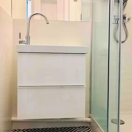 Studio, 11, Parc De Belleville * Paris