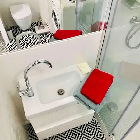 Studio, 11, Parc De Belleville Paris